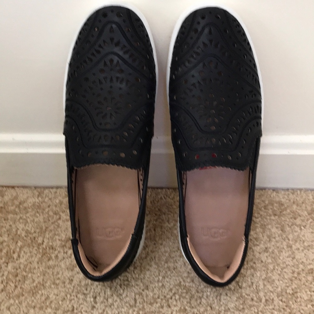 NWOB! UGG size 7 black leather perforated sneakers - Picture 2 of 8